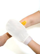 Load image into Gallery viewer, exfoliating silk bath glove
