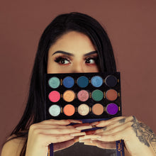 Load image into Gallery viewer, Divina Eyeshadow Palette
